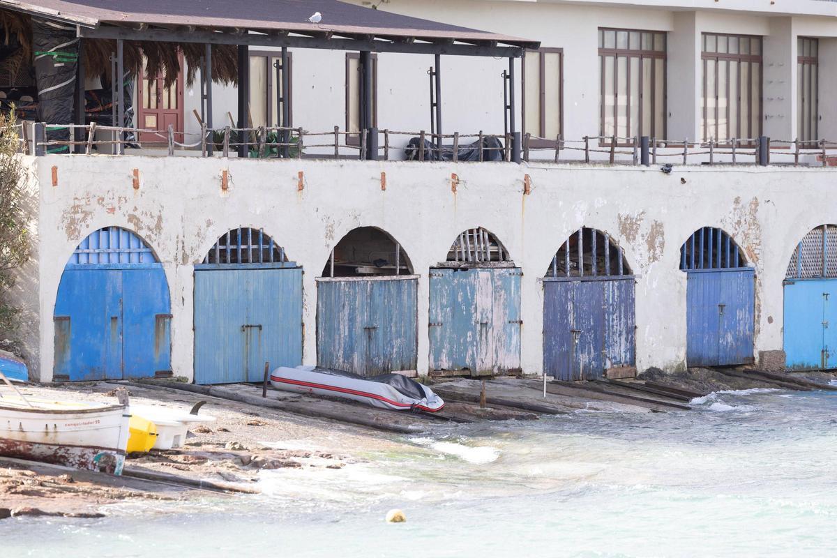 Imágenes de las casetas varadero en el puerto de Portinatx Imágenes de las casetas varadero en el puerto de Portinatx