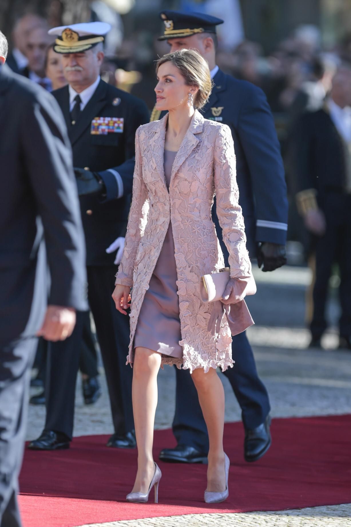 Letizia Ortiz brilla con un conjunto de Varela en Oporto