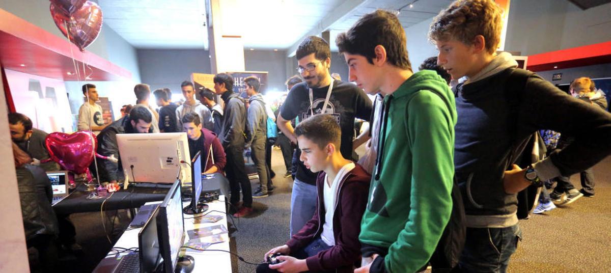 Los asistentes pudieron probar novedades en juegos.