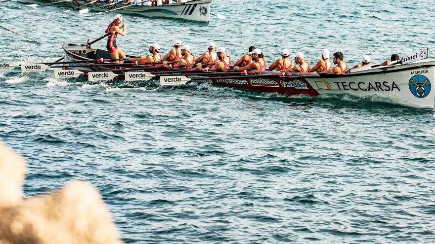 La trainera de la &quot;Maruxía&quot; en la contrarreloj del sábado en A Coruña.