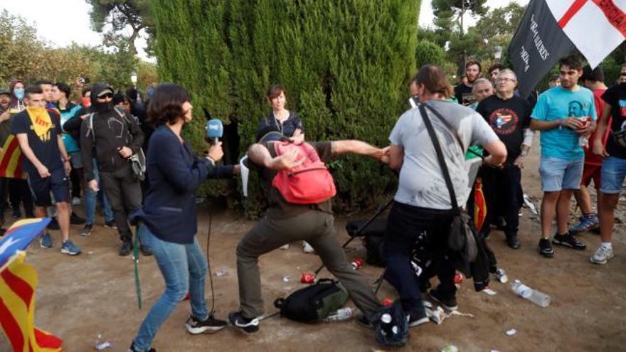 Incidentes frente al Parlament tras la manifestación de la Diada