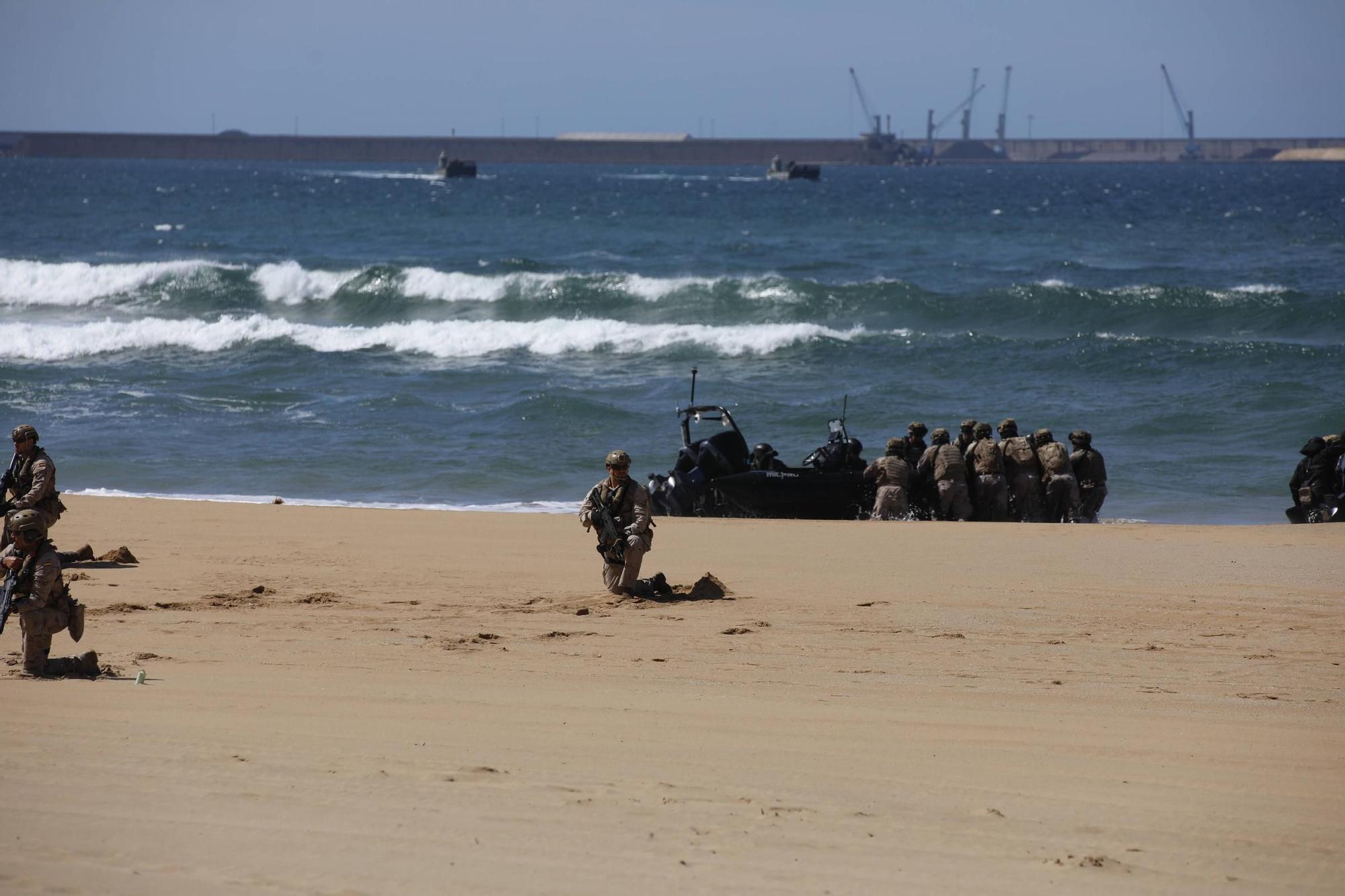 EN IMÁGENES: Así fue la revista naval  del Rey Felipe VI y la exhibición aérea en Gijón por el Día de las Fuerzas Armadas