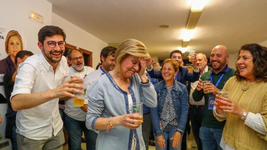 Ana Granja estaba emocionada tras ser la fuerza más votada en Vilagarcía. |  // I. ABELLA