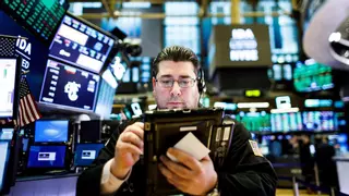 Wall Street reacciona con recortes moderados a la guerra comercial desatada por Washington
