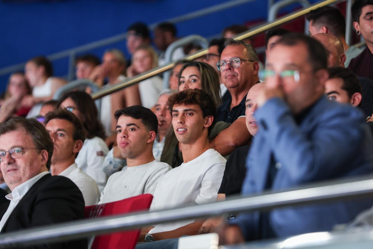 El gesto de Joao Félix que enamora al barcelonismo... ¡Ya es un culé más en el Palau disfrutando del balonmano!