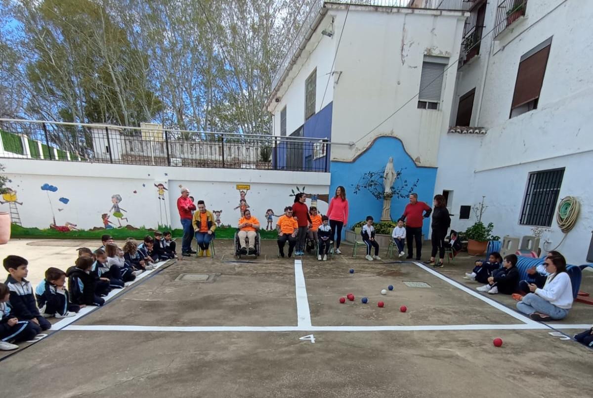 Demostración de boccia en el colegio de Xàtiva.