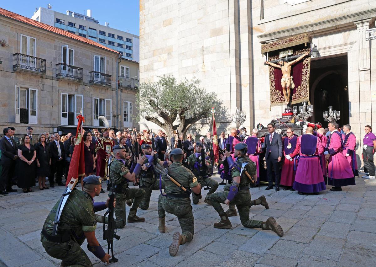 Multitudinaria devoción por el Cristo de la Victoria en Vigo