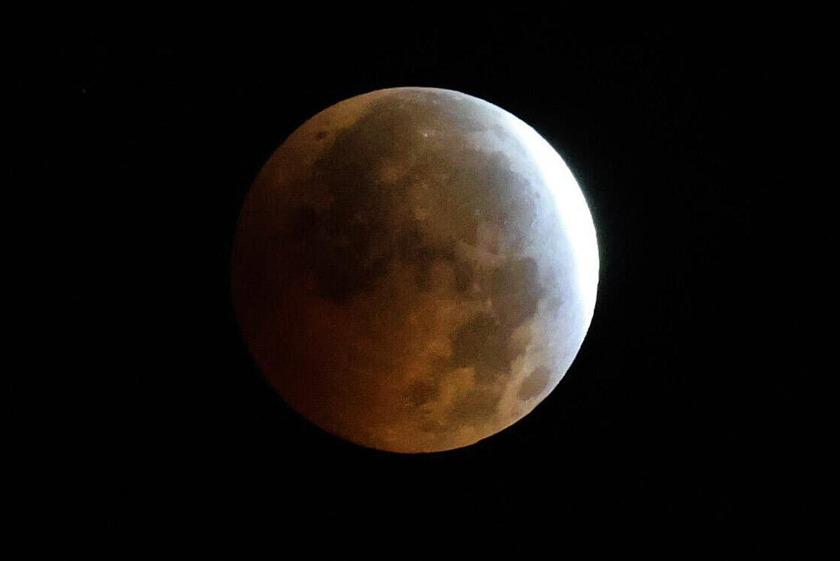 La Luna se tiñe de rojo sobre Córdoba La Luna se tiñe de rojo sobre Córdoba