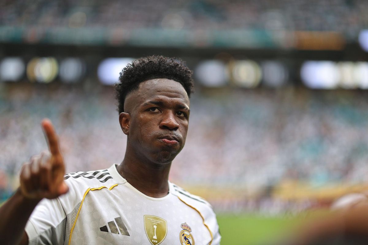 AMDEP7676. MIAMI (ESTADOS UNIDOS), 01/07/2025.- Vinicius de Real Madrid reacciona este martes, en un partido del Mundial de Clubes entre Real Madrid y Juventus en el estadio Hard Rock de Miami (Estados Unidos). EFE/ Juan Ignacio Roncoroni