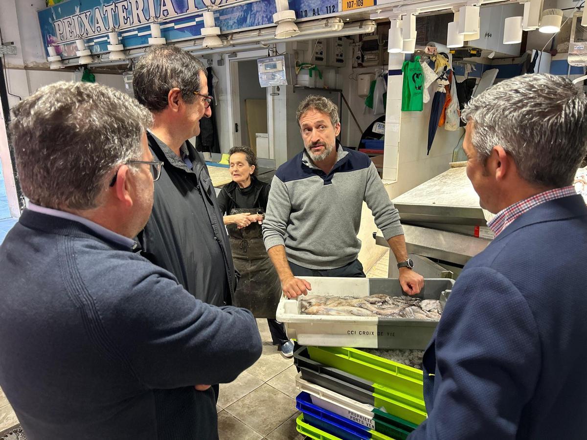 El conseller de Agricultura, Pesca y Medio Natural, Joan Simonet y el consejero canario, Narvay Quintero en su visita institucional