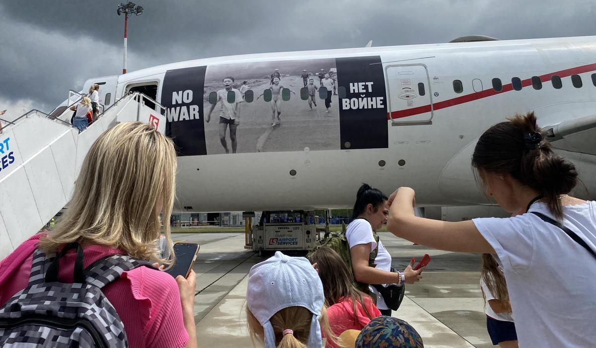 El Boeing més solidari del món porta el Barça a casa