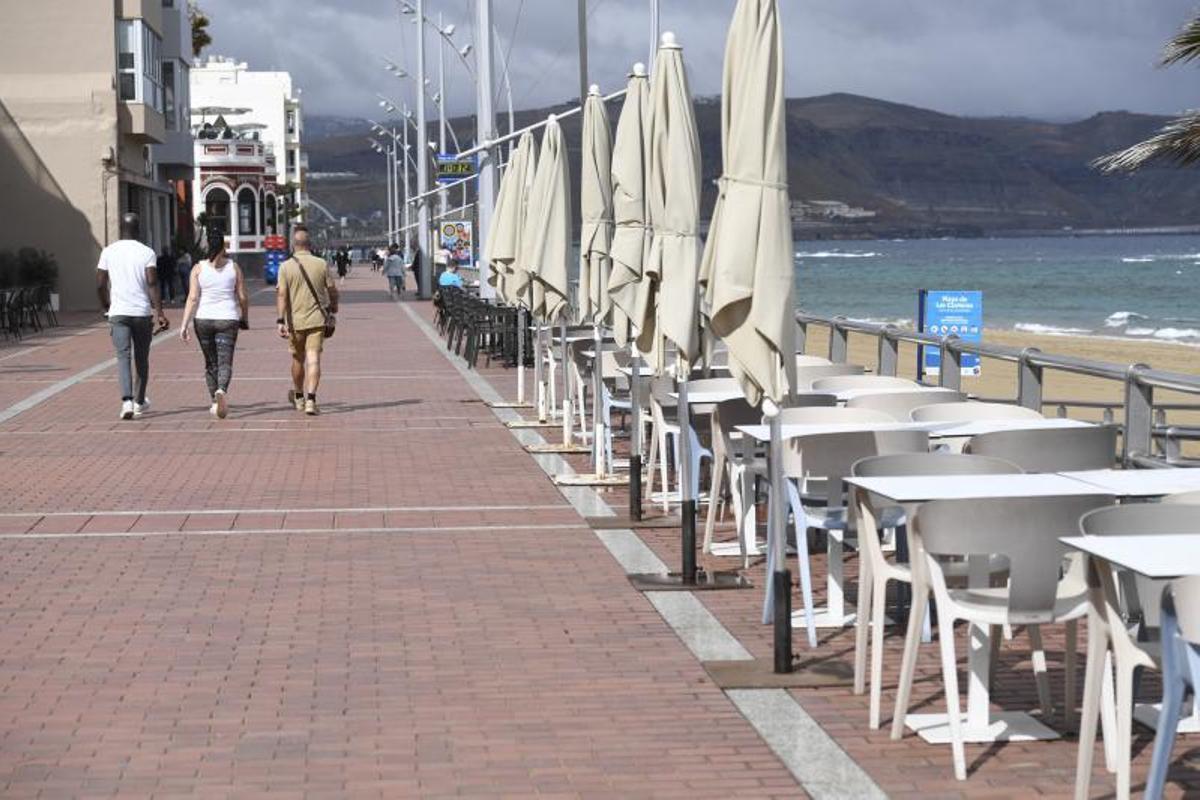 12-06-19 LAS PALMAS DE GRAN CANARIA. PLAYA DE LAS CANTERAS. LAS PALMAS DE GRAN CANARIA. METEOROLOGIA. Playa de Las Canteras. Fotos: Juan Castro. | 12/06/2019 | Fotógrafo: Juan Carlos Castro 12-06-19 LAS PALMAS DE GRAN CANARIA. PLAYA DE LAS CANTERAS. LAS PALMAS DE GRAN CANARIA. METEOROLOGIA. Playa de Las Canteras. Fotos: Juan Castro. | 12/06/2019 | Fotógrafo: Juan Carlos Castro