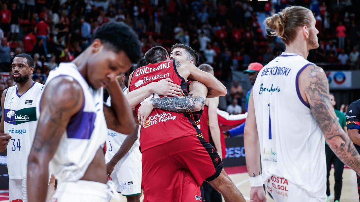 Los jugadores del Casademont celebran su victoria ante el Unicaja.