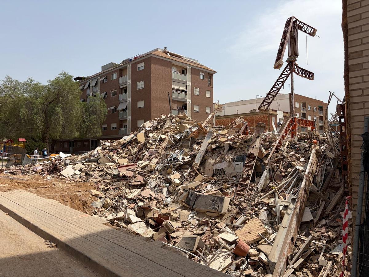 El espacio vacío que antes ocupaba la excavadora. / A. D.