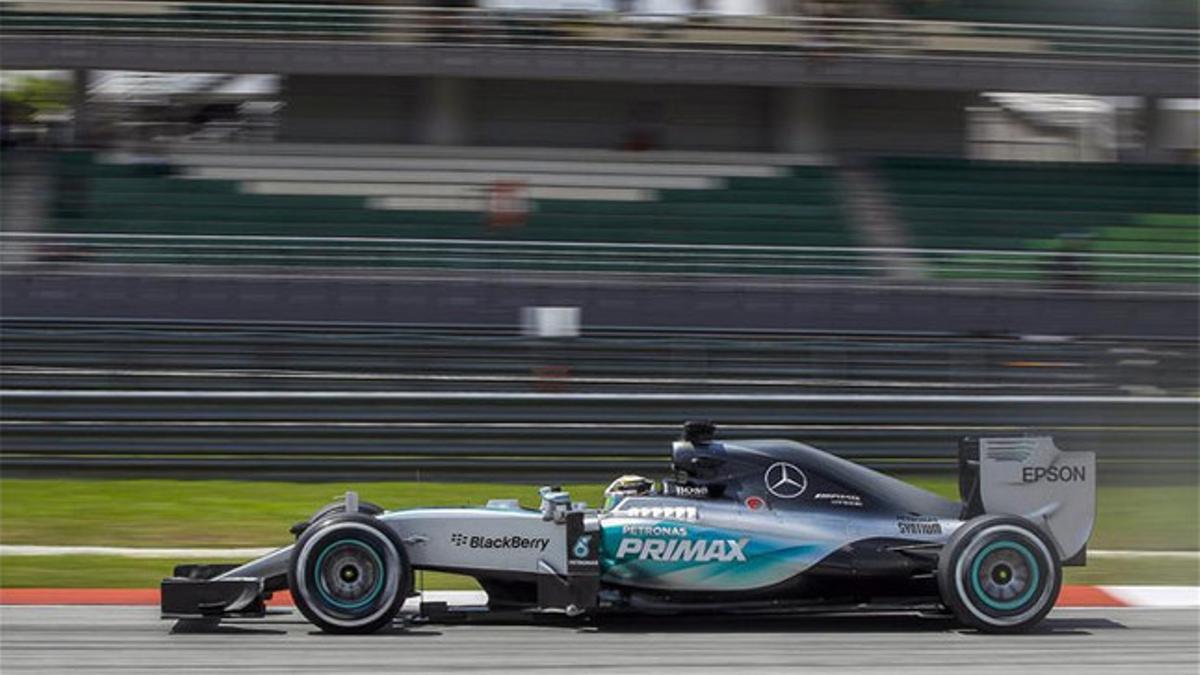 Lewis Hamilton, rodando en Sepang