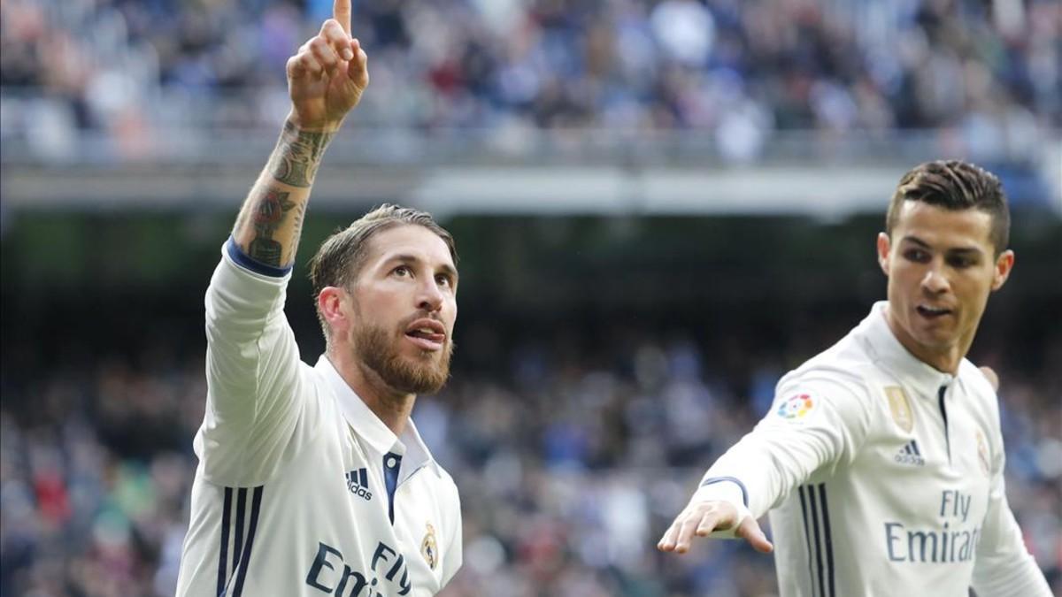 Sergio Ramos celebra su primer gol ante el Málaga, en el Bernabéu