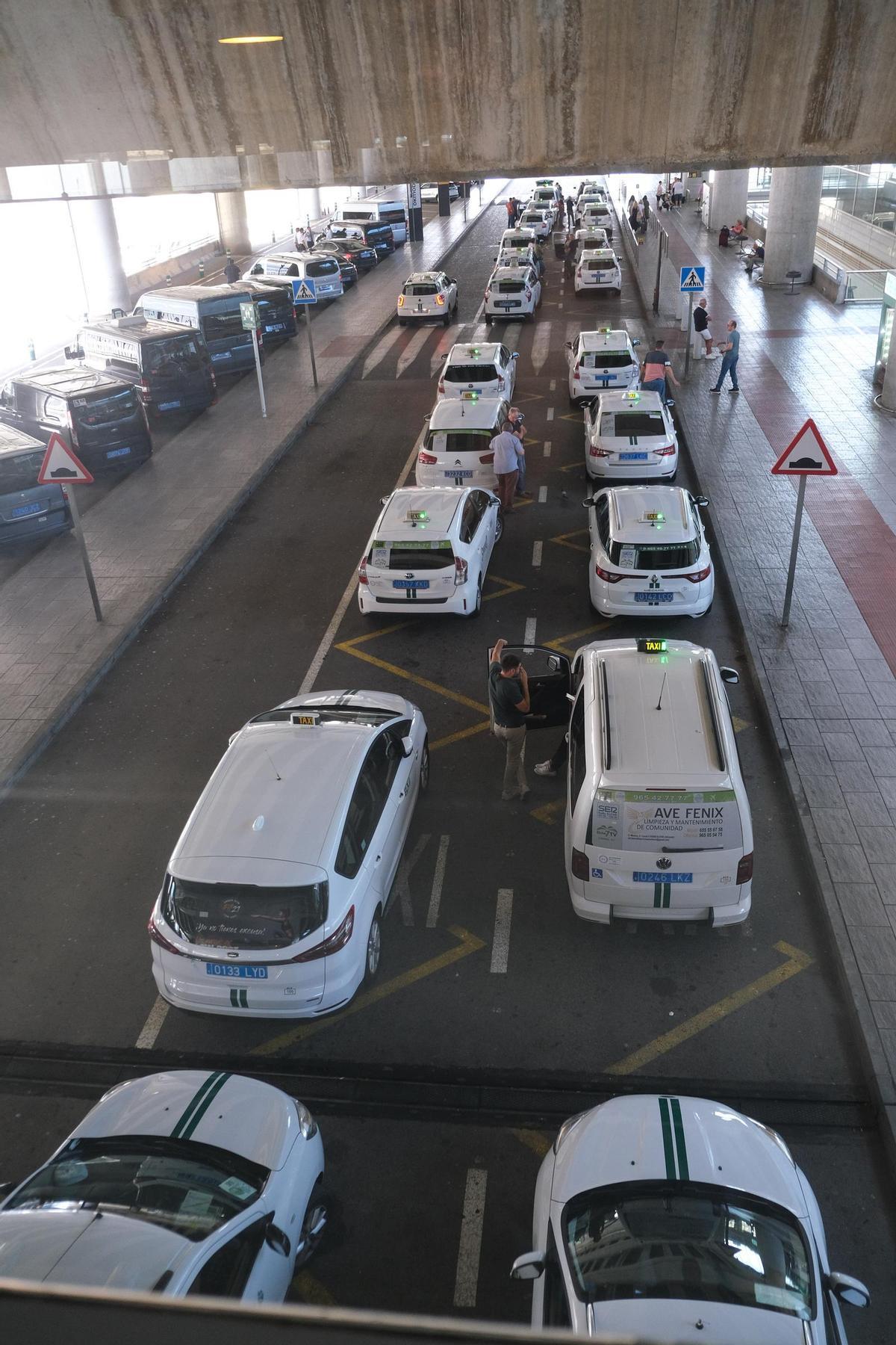 Taxis en el aeropuerto Alicante-Elche