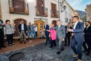 "Bienvenido Míster Ministro" a un pueblo alicantino de 100 habitantes
