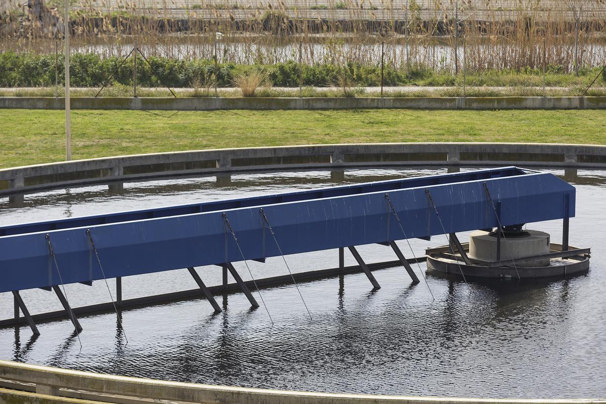 El agua regenerada que se aporta al río Llobregat se puede reutilizar de nuevo como agua prepotable. El agua regenerada que se aporta al río Llobregat se puede reutilizar de nuevo como agua prepotable.