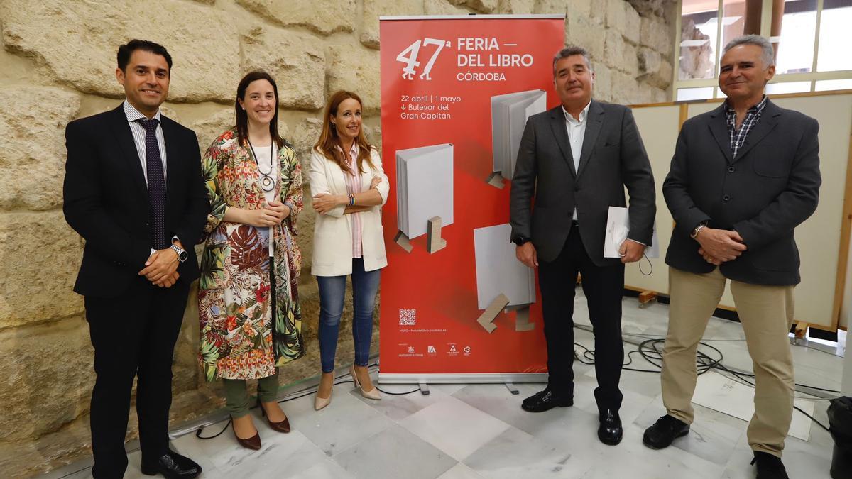 Leopoldo Izquierdo, Cristina Casanueva, Marian Aguilar, Manuel Torrejimeno y Javier Luque han presentado la 47 edición de la Feria del Libro de Córdoba.