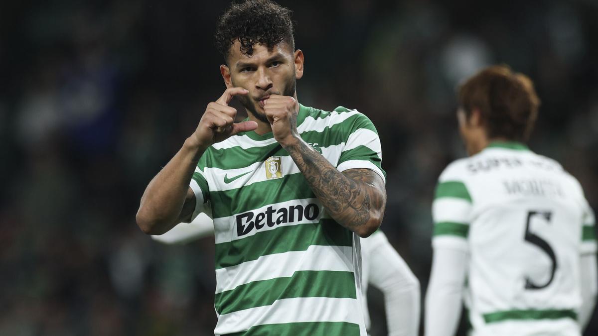 Luis Suarez, del Sporting, celebra un gol ante el AVS