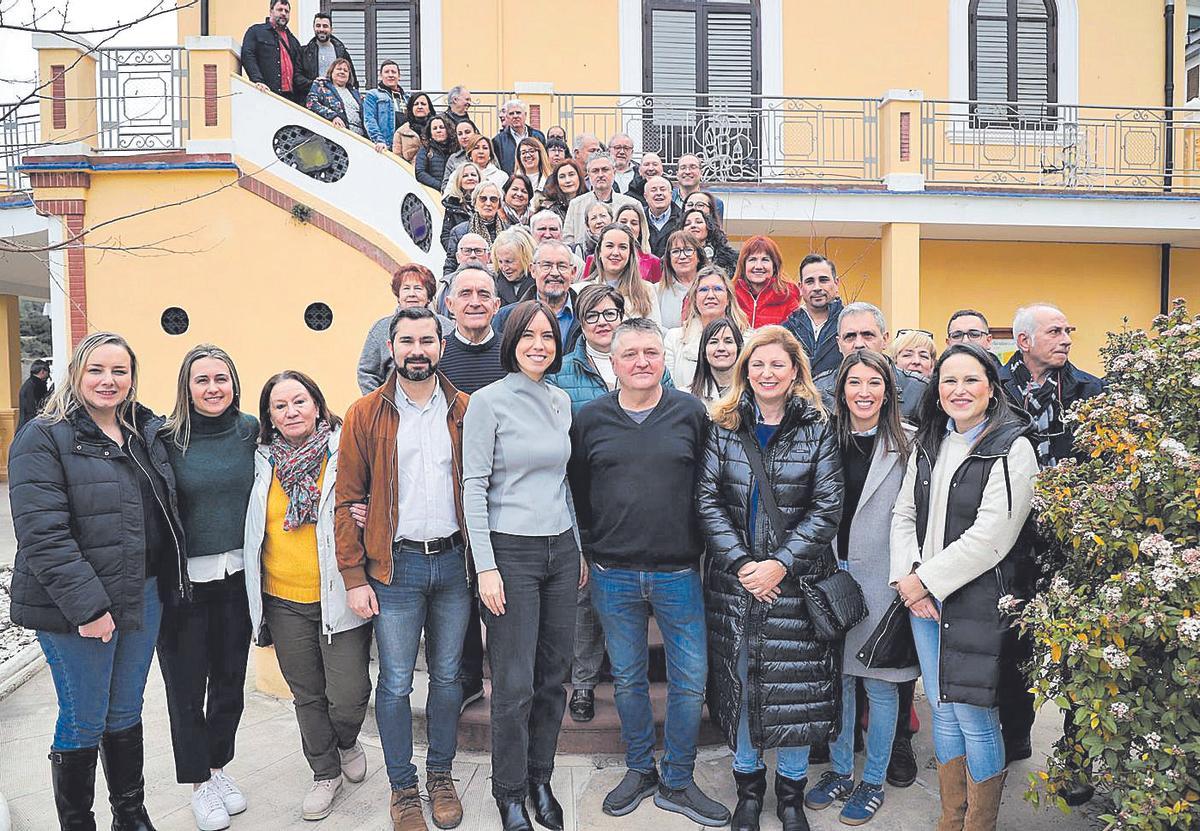 Morant, rodeada de cargos y militantes castellonenses, en su primer acto como secretaria general, en Montanejos.