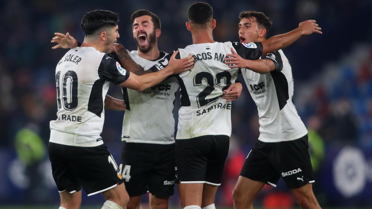 Las imágenes del derbi entre el Levante-Valencia (3-4)