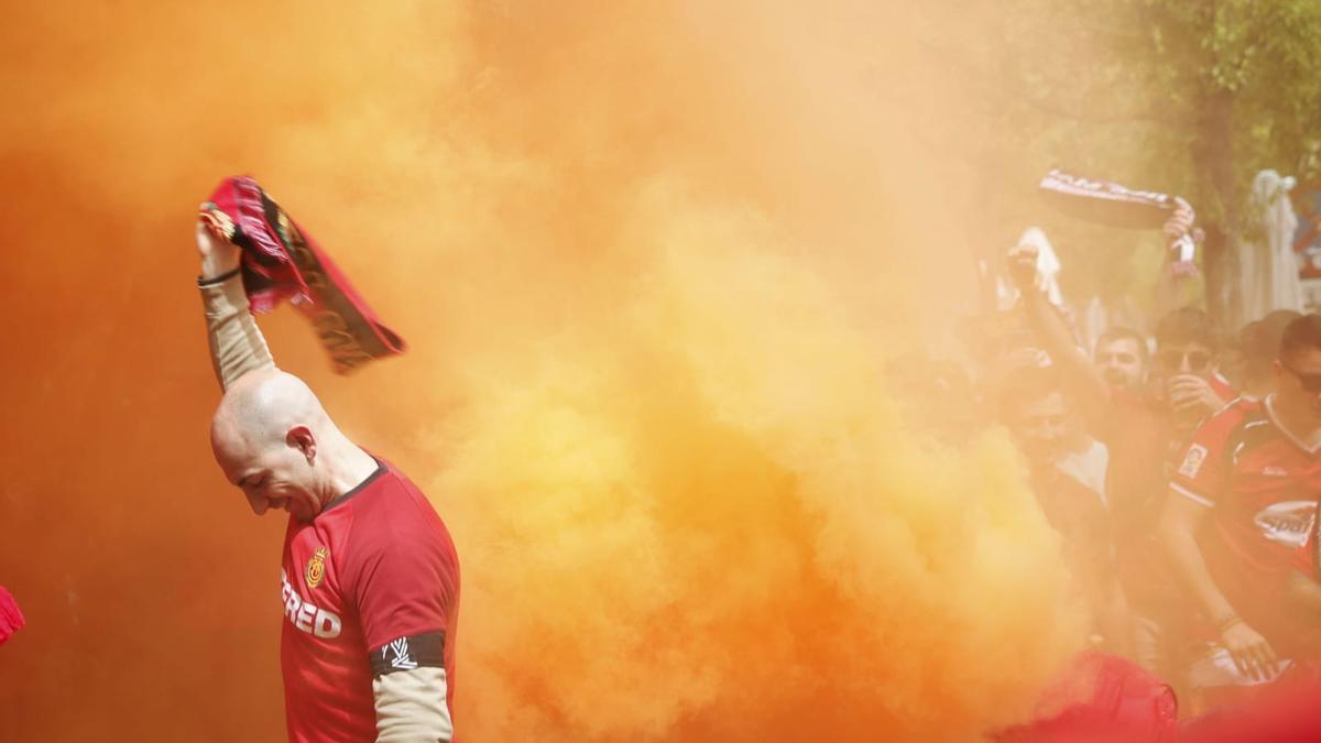 Los aficionados del Mallorca toman Sevilla antes de la final de la Copa del Rey