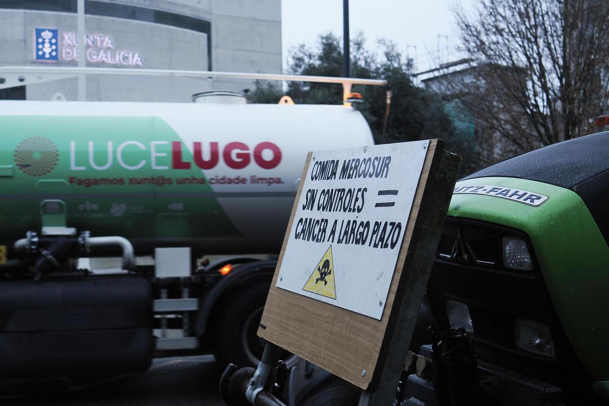 Tractores frente a la delegación de la Xunta en Lugo