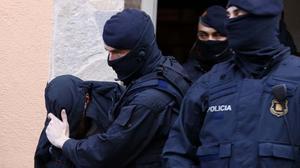 Imatges de la detenció dels presumptes gihadistes.
