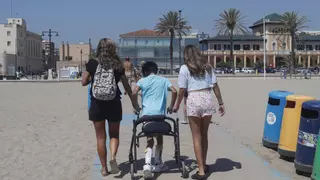 La adaptación de playas para personas con discapacidad se queda "a medias"