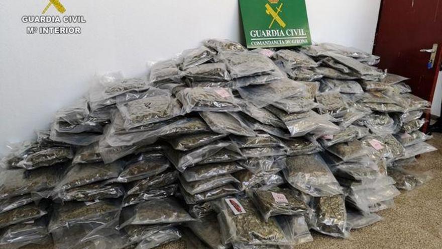 25 detenidos con 2.700 kilos de marihuana, el mayor alijo en España