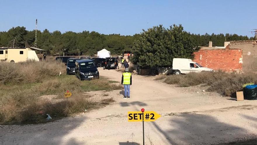 La zona delimitada para el rodaje en el Camino del Coso de Sax.