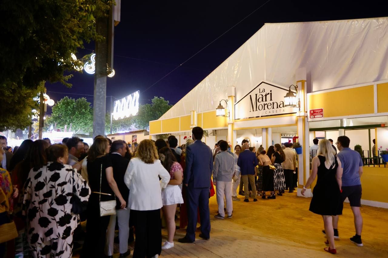 El encendido del alumbrado especial y la portada de la Feria de Córdoba, en imágenes