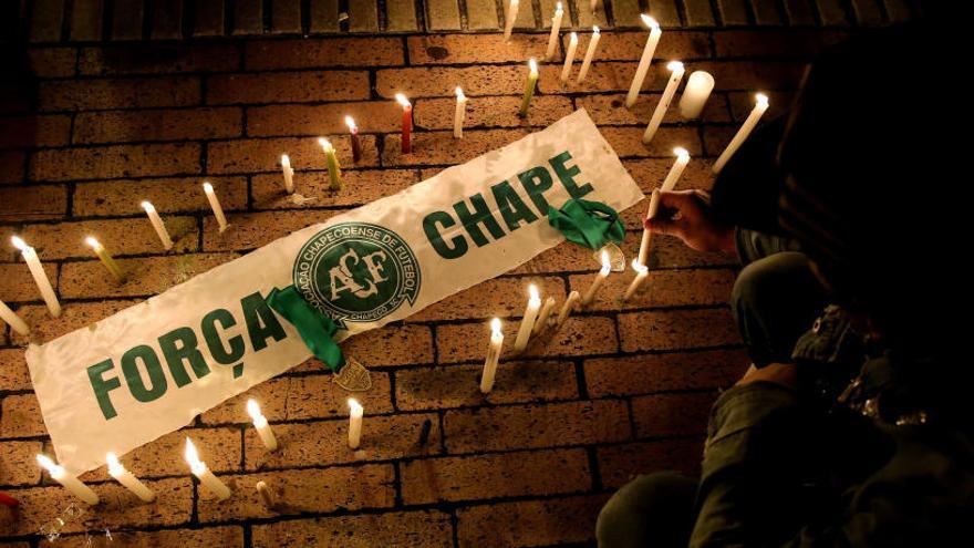 Una bufanda del Chapecoense en homenaje a los fallecidos.