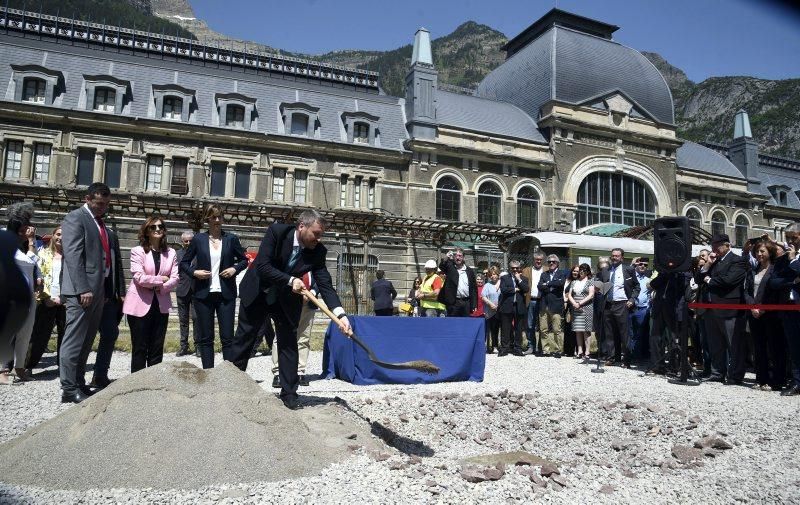 Reapertura de la línea ferroviaria internacional de Canfranc