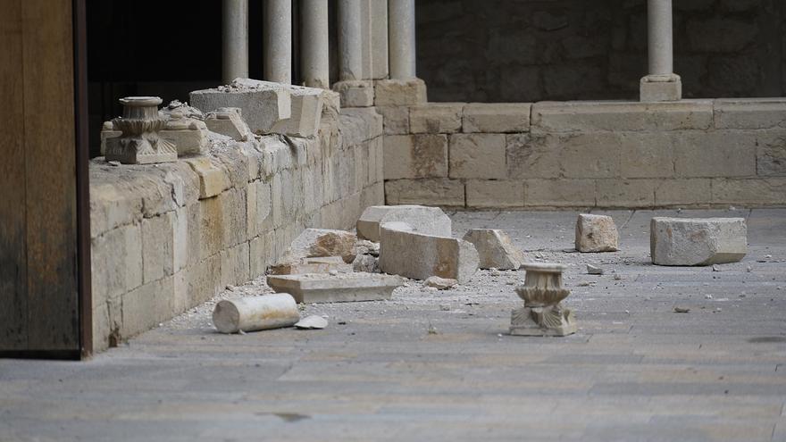 S&#039;ensorren quatre columnes del claustre de Sant Domènec a la UdG