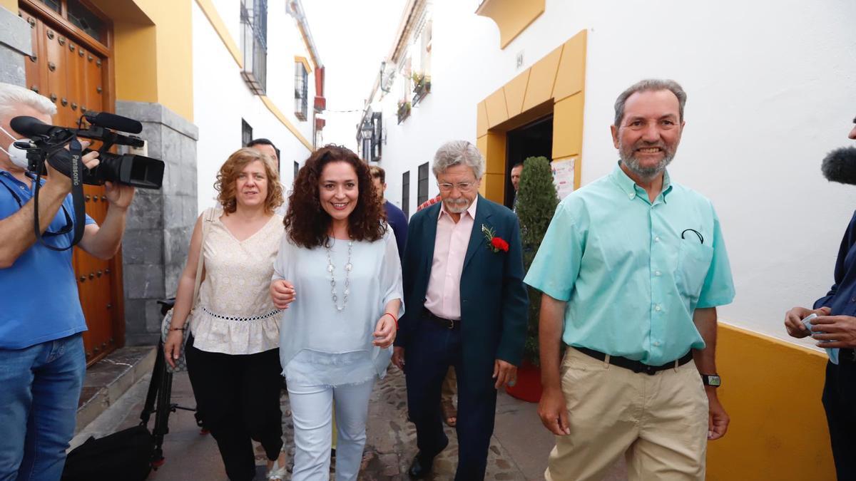 Inma Nieto, candidata de Por Andalucía, se encuentra hoy de visita en los Patios de Córdoba.