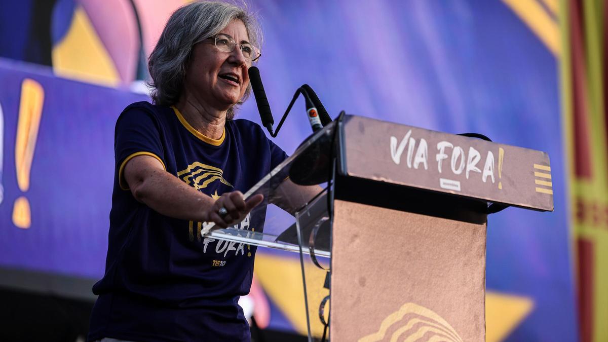 La presidenta de l'ANC, Dolors Feliu, intervé a l'acte final de la manifestació de la Diada