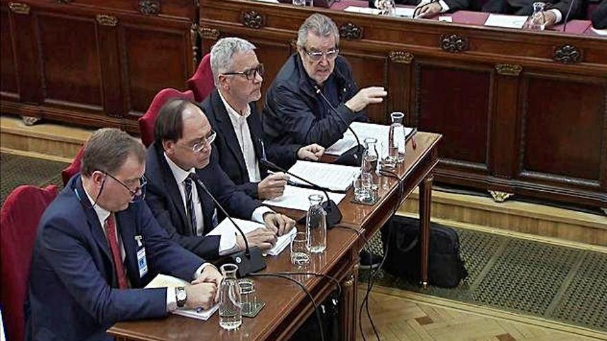 El tribunal del procés aparca els vídeos en una jornada lenta i avorrida