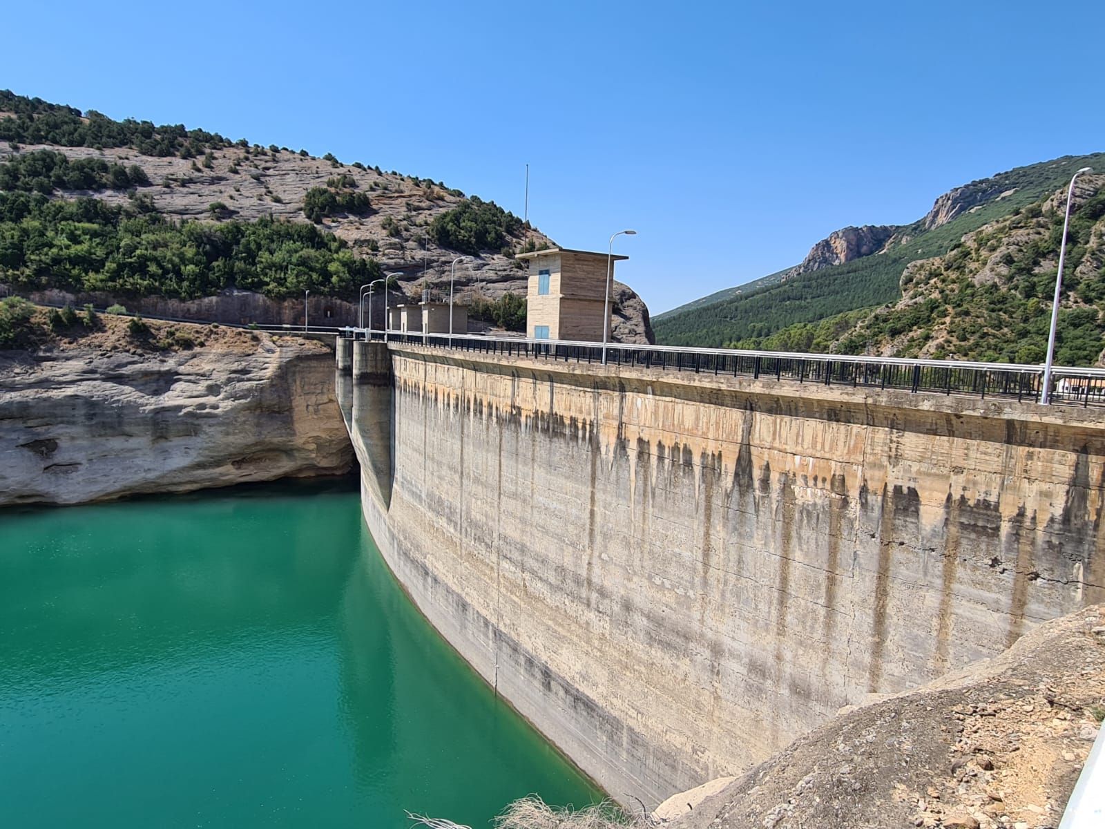 El embalse de Vadiello, cerca de Huesca, ayer.