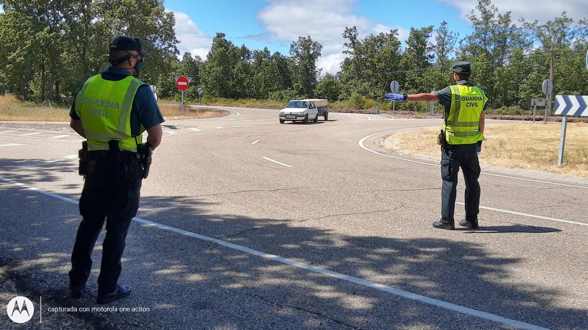 Luz verde al nuevo papel obligatorio para conducir con multas de 800 euros: la Guardia extrema la vigilancia e inmoviliza el vehículo