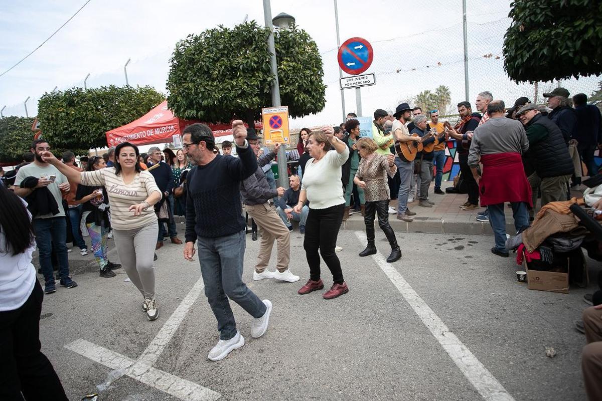 Así ha sido el Encuentro de Cuadrillas en Patiño con su tradicional reparto de pelotas, en imágenes