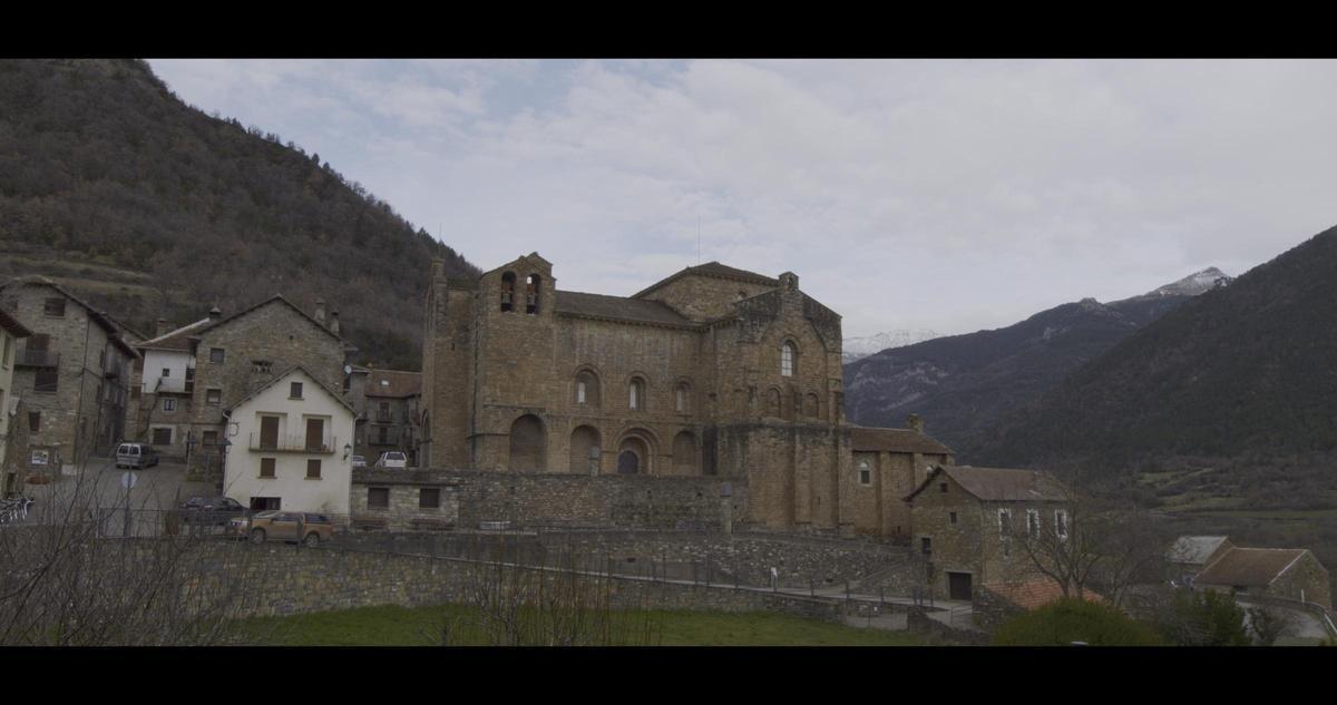 El documental viaja a los luagres donde presuntamente estuvo el Grial.