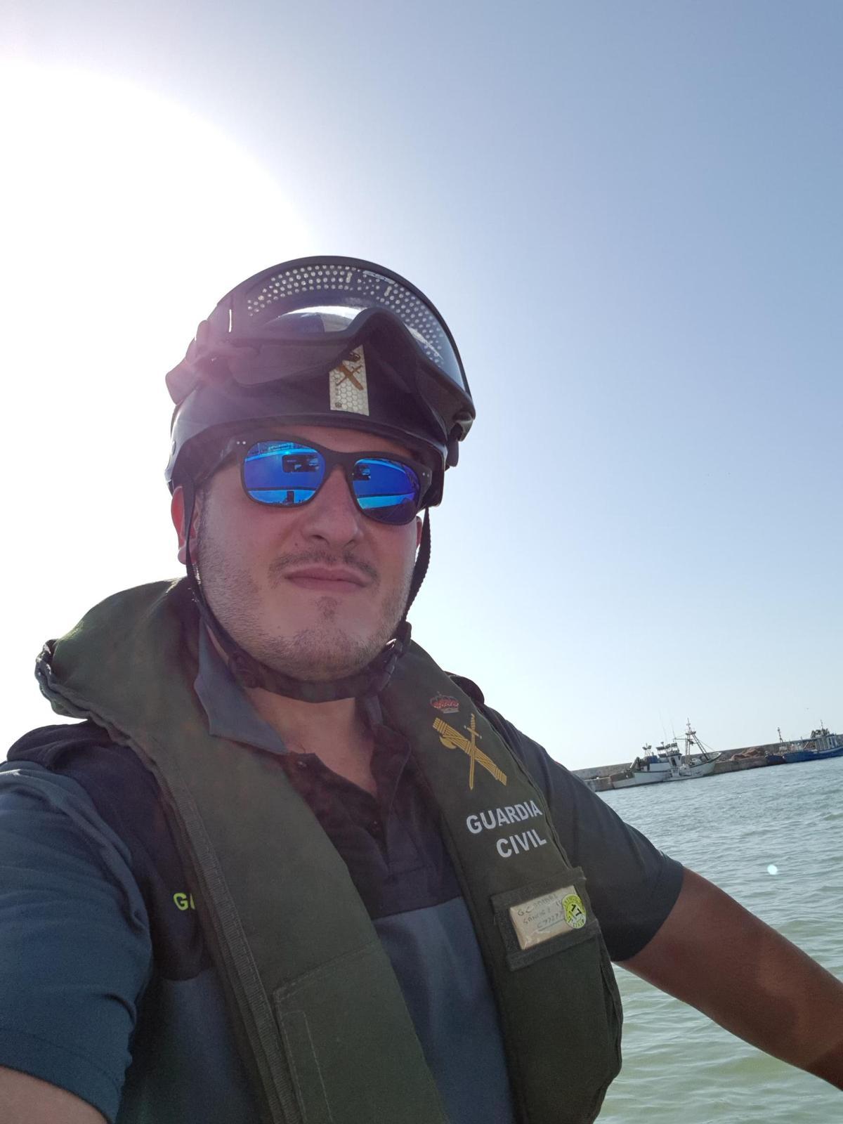 Rafael Sánchez, guàrdia civil envestit per una narcollanxa a 180 quilòmetres per hora al Guadalquivir: «Vaig veure la mort» Rafael Sánchez, guàrdia civil envestit per una narcollanxa a 180 quilòmetres per hora al Guadalquivir: «Vaig veure la mort»