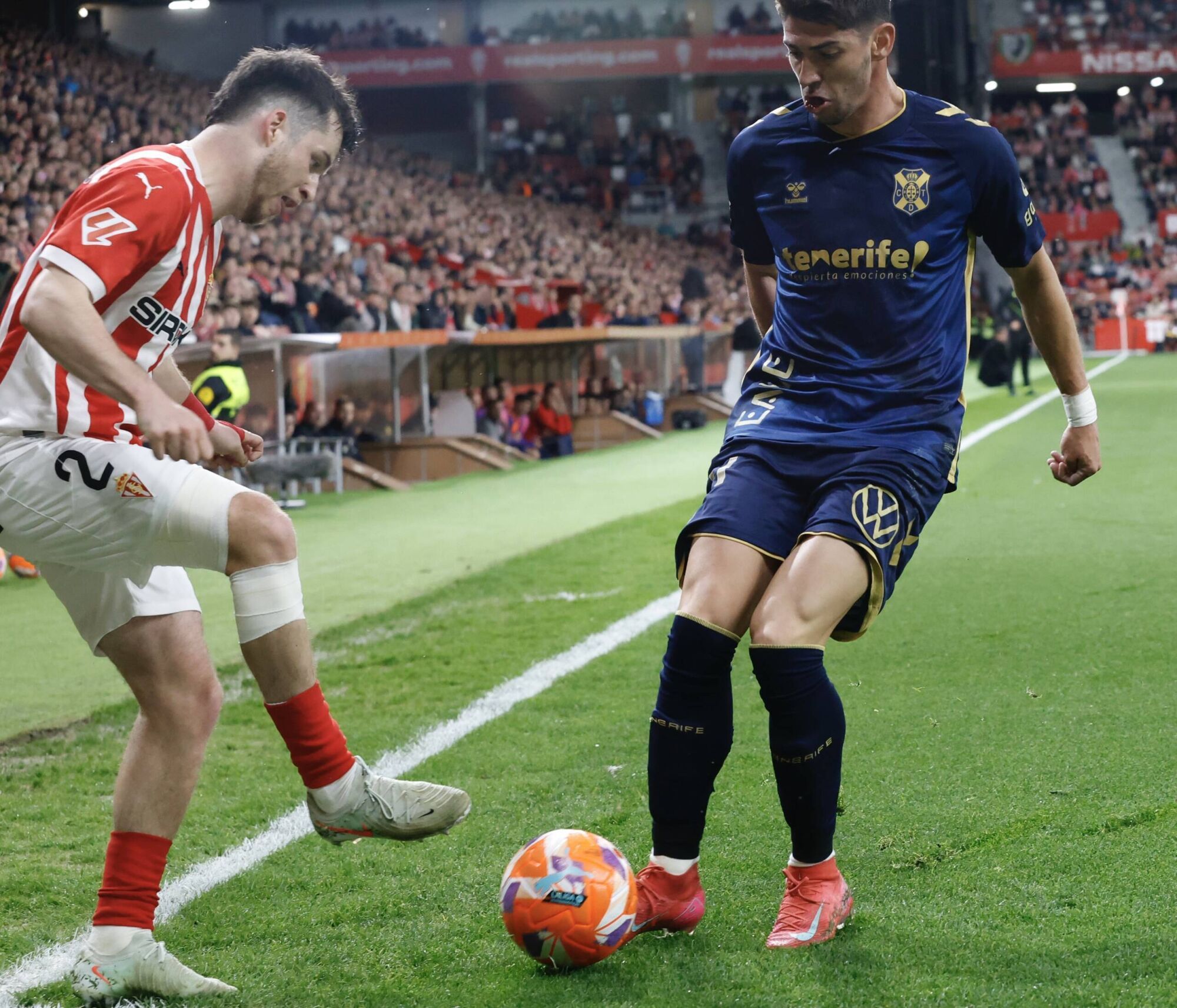 EN IMÁGENES: El Sporting - Tenerife disputado en El Molinón