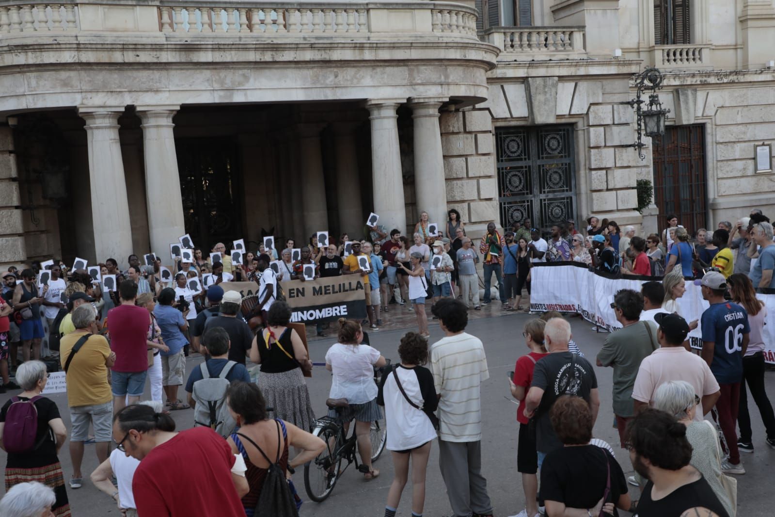 Concentración en València en recuerdo de las víctimas de la masacre de Melilla