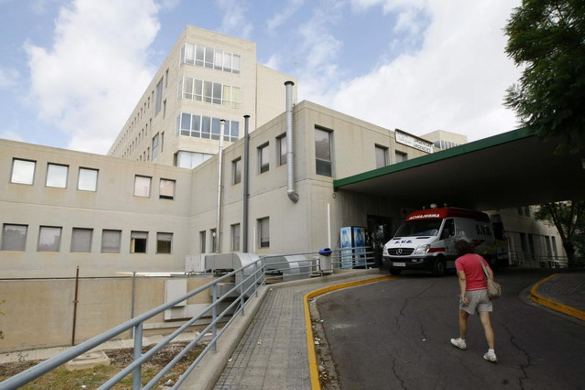 Rampa d’entrada al servei d’Urgències de l’Hospital Sant Joan d’Alacant, aquest diumenge.