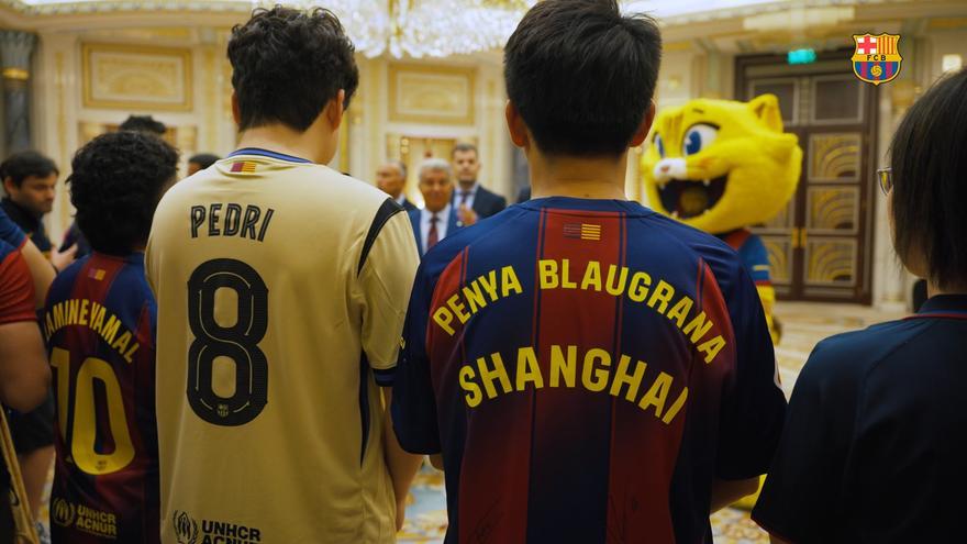 Joan Laporta y Robert Lewandowski reciben a las Penyes Barcelonistes en Arabia Saudí