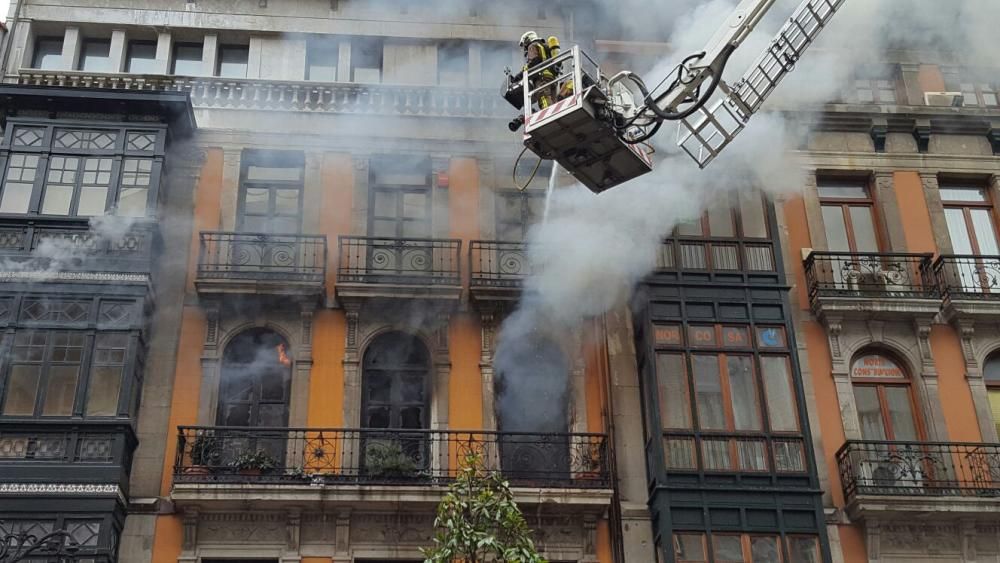 Incendio en la calle Uría de Oviedo